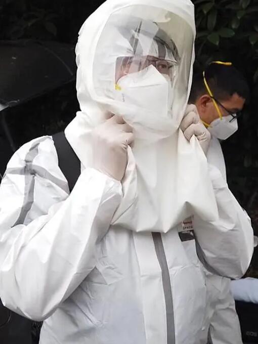 《刘良：中国首例新冠肺炎遗体解剖者》海报