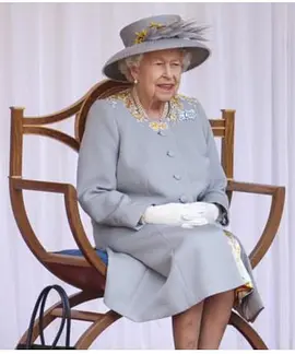 《伊丽莎白女王二世与英国首相》海报
