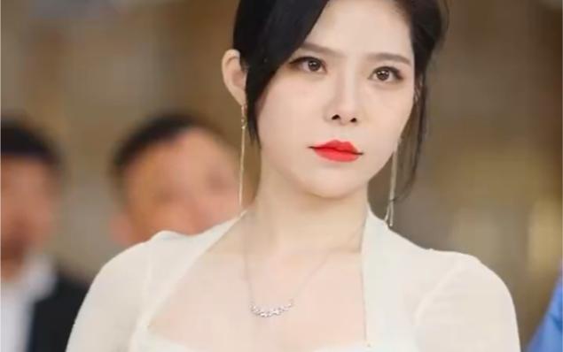 《我的25岁白富美老婆》海报
