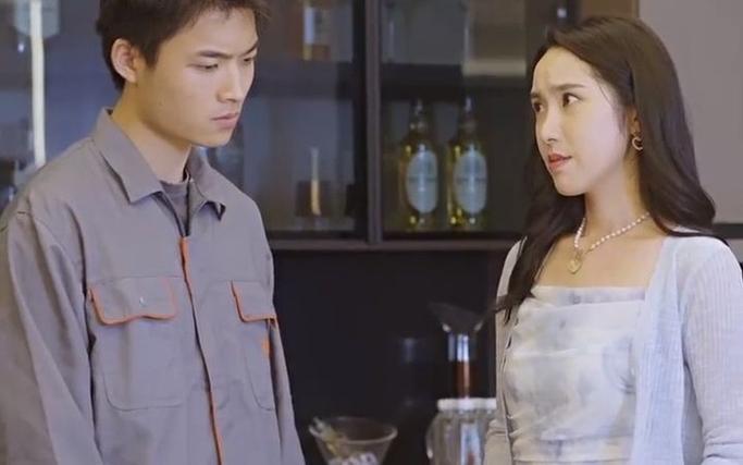 《成为快递员后，我有了七个老婆》海报