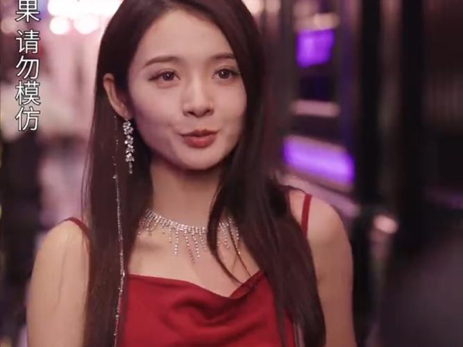 《闪婚豪门总裁夫人马甲掉光了》海报
