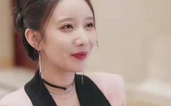 《逃婚夫妇又掉马甲了》海报