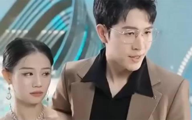 《替身上位总裁轻点撩(错认成宠，张先生宠妻好甜)》海报