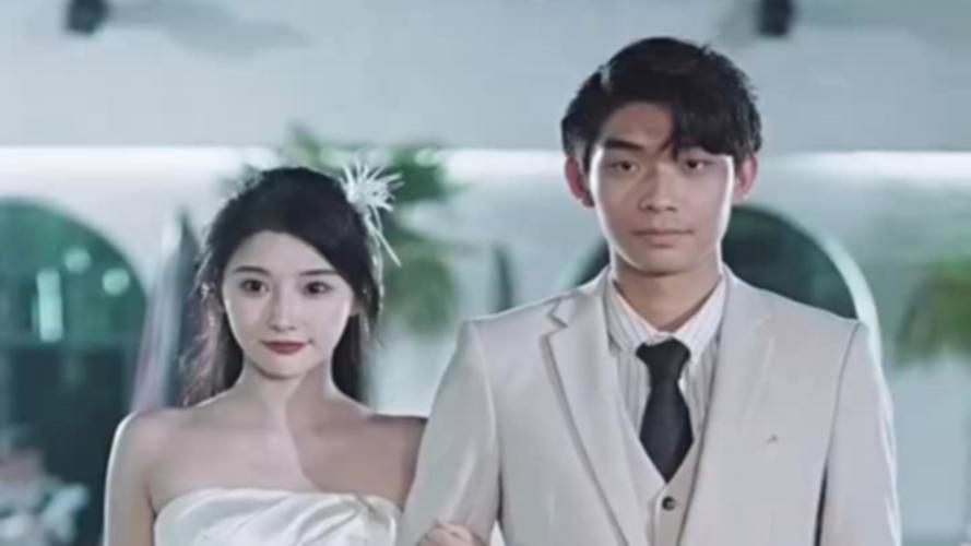 《闪婚后她被顾总宠上天》海报