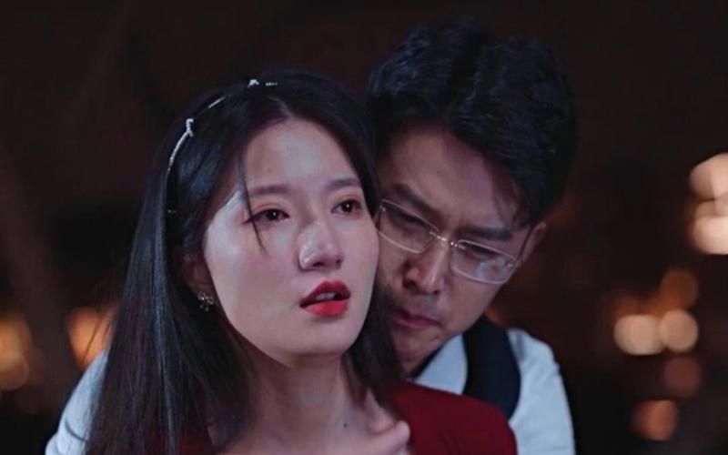 《以爱为笼》海报