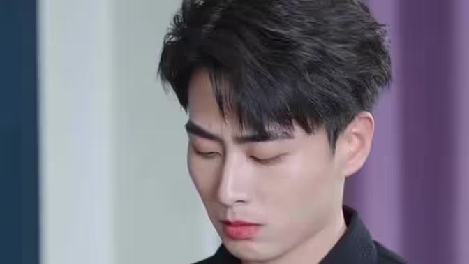 《危险的她》海报