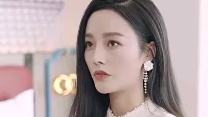 《亲吻月亮》海报