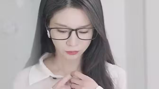 《苟日的中年》海报