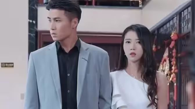 《崛起从老婆被打开始（弃少豪婿）》海报