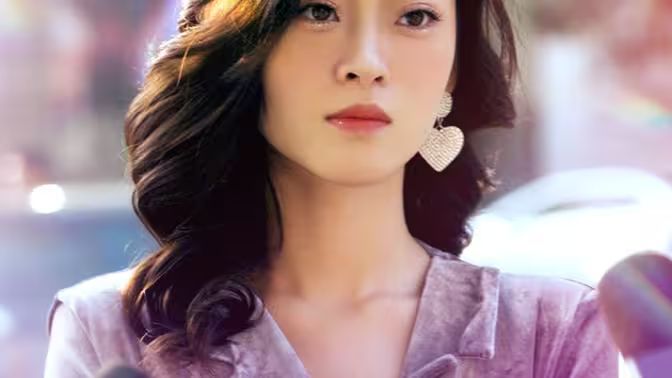 《女总裁竟在公司当保洁》海报