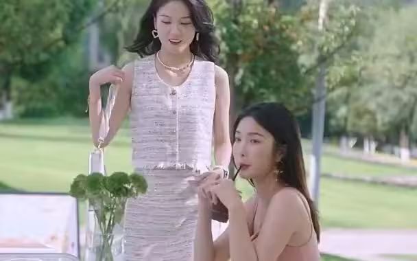 《前妻送了我一副镀金棺材》海报