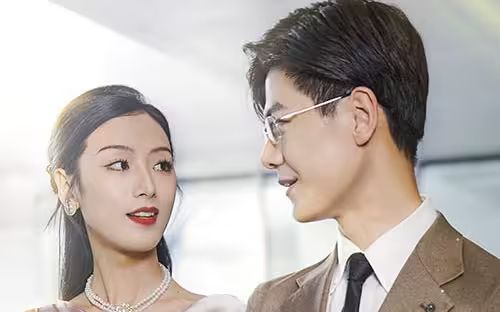 《闪婚后，被豪门老公霸道宠》海报