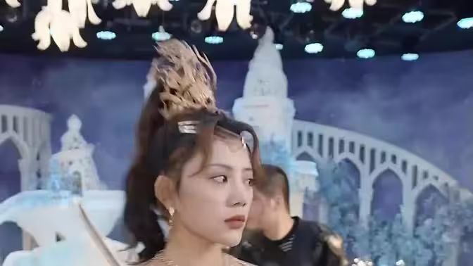 《绝世战魔的女帝老婆》海报