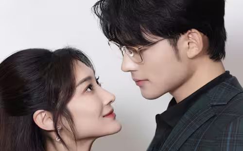 《新版：分手当天，我闪婚了亿万富豪》海报