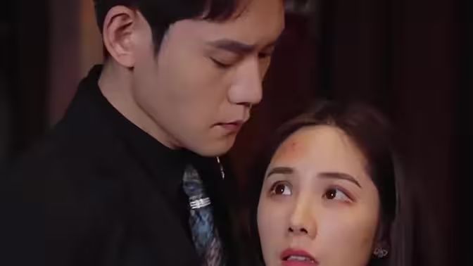 《离婚后，她转身嫁给了千亿总裁》海报