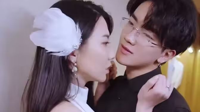 《热辣滚烫之丑女无敌》海报