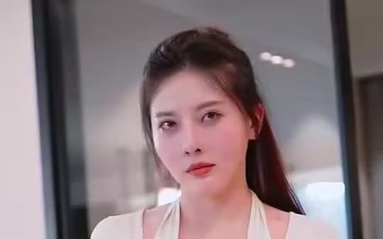《孤注一掷再见前妻（离婚后高冷女总裁痛哭流涕）》海报