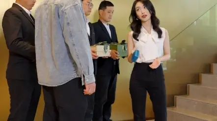 《首富打工人》海报