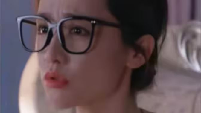 《穿成女配，把高冷霸总钓成翘嘴》海报