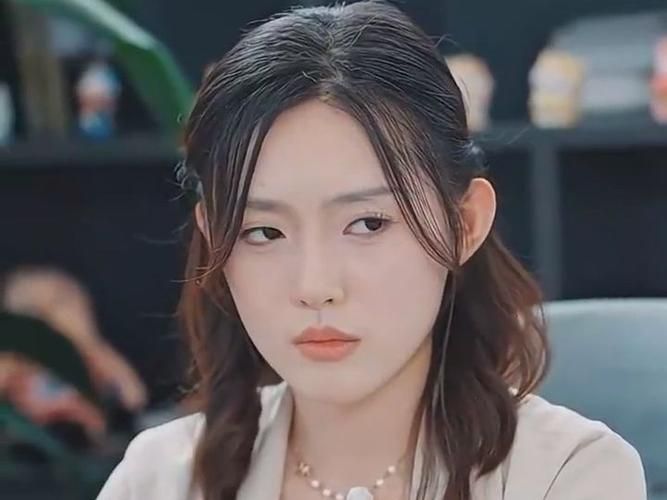 《离婚后我成全球首富的女儿》海报