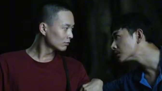 《爱在灰烬中重生》海报