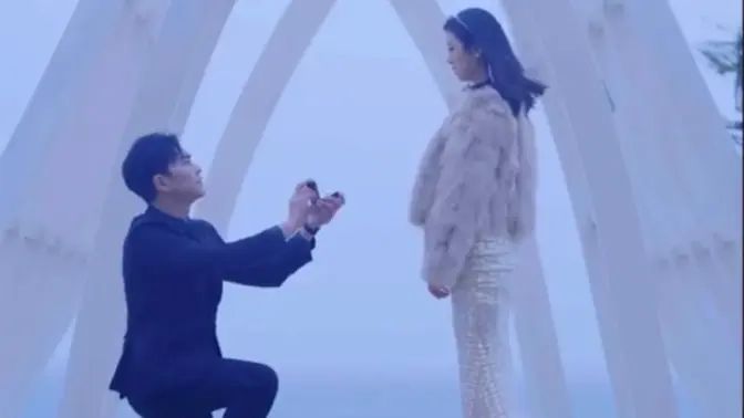 《万亿女王惹不起》海报