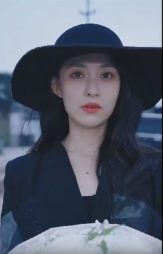《假面攻瑰》海报