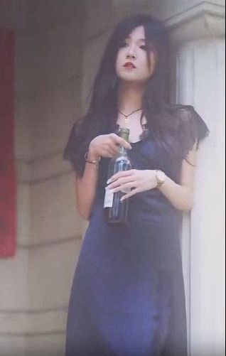 《绝美总裁老婆》海报