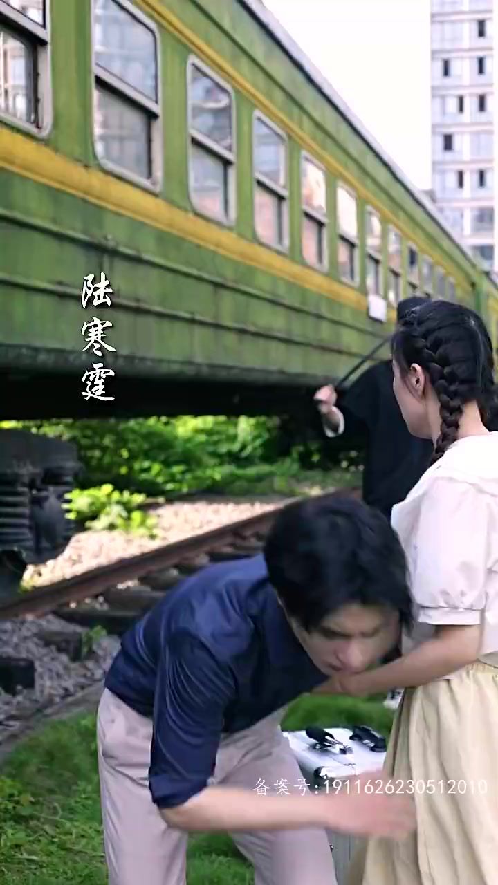 《(新)替嫁新娘亿万老公宠上天》海报