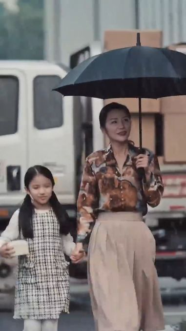 《以爱为名》海报