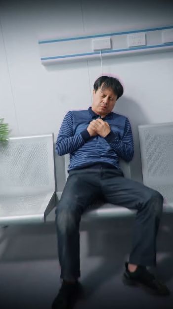 《荣归故里》海报