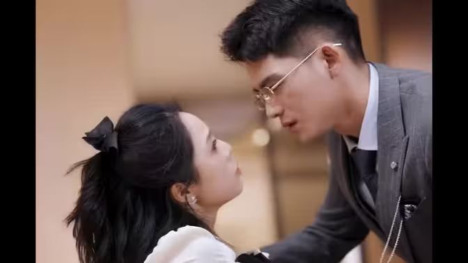 《糟糕，穿成虐文女主了》海报