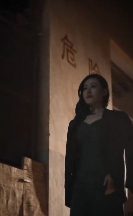 《我从工厂崛起，纵横四海》海报