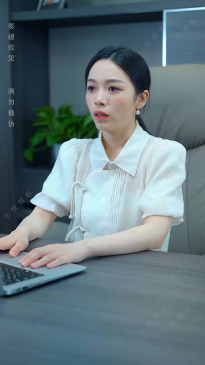 《迟来的深情比草贱》海报