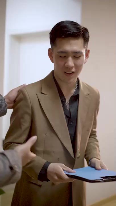 《新不装了我是富二代》海报
