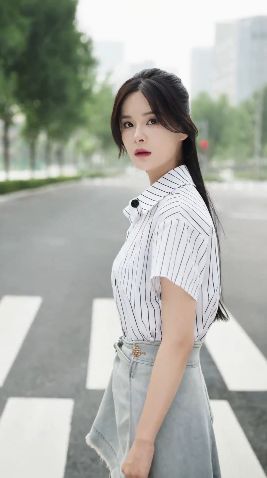 《重生33次我爱她》海报