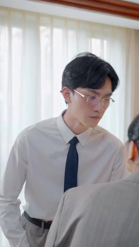 《相亲当天和豪门霸总闪婚了》海报