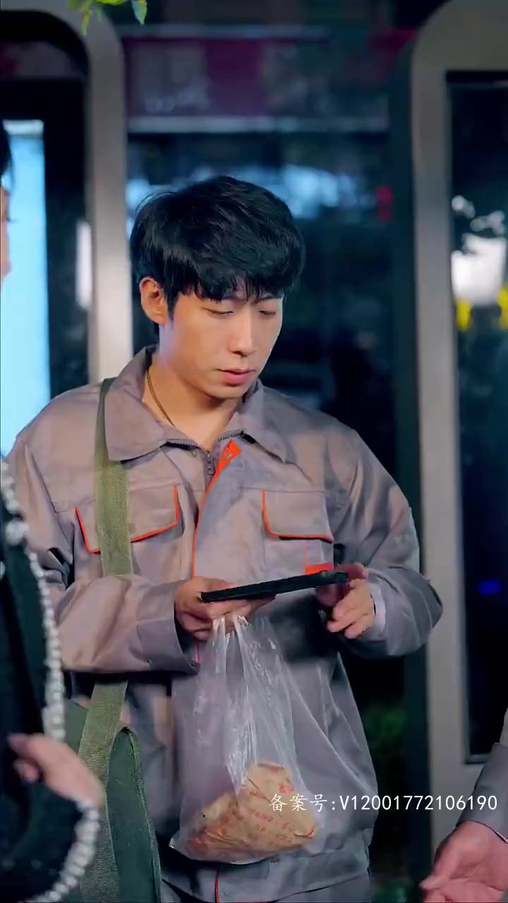 《新版：逆袭打工人》海报