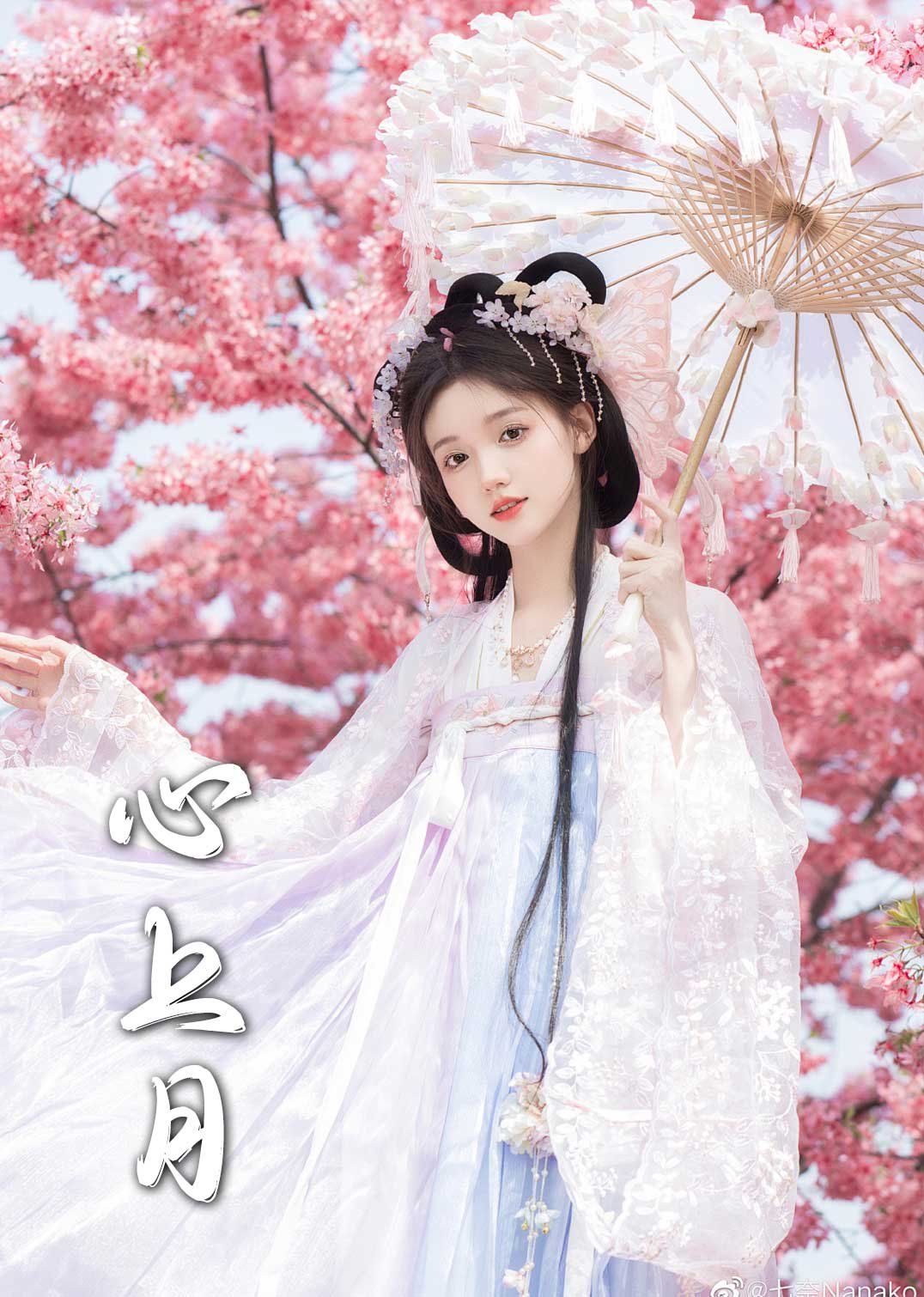 《为凰（心上月）》海报