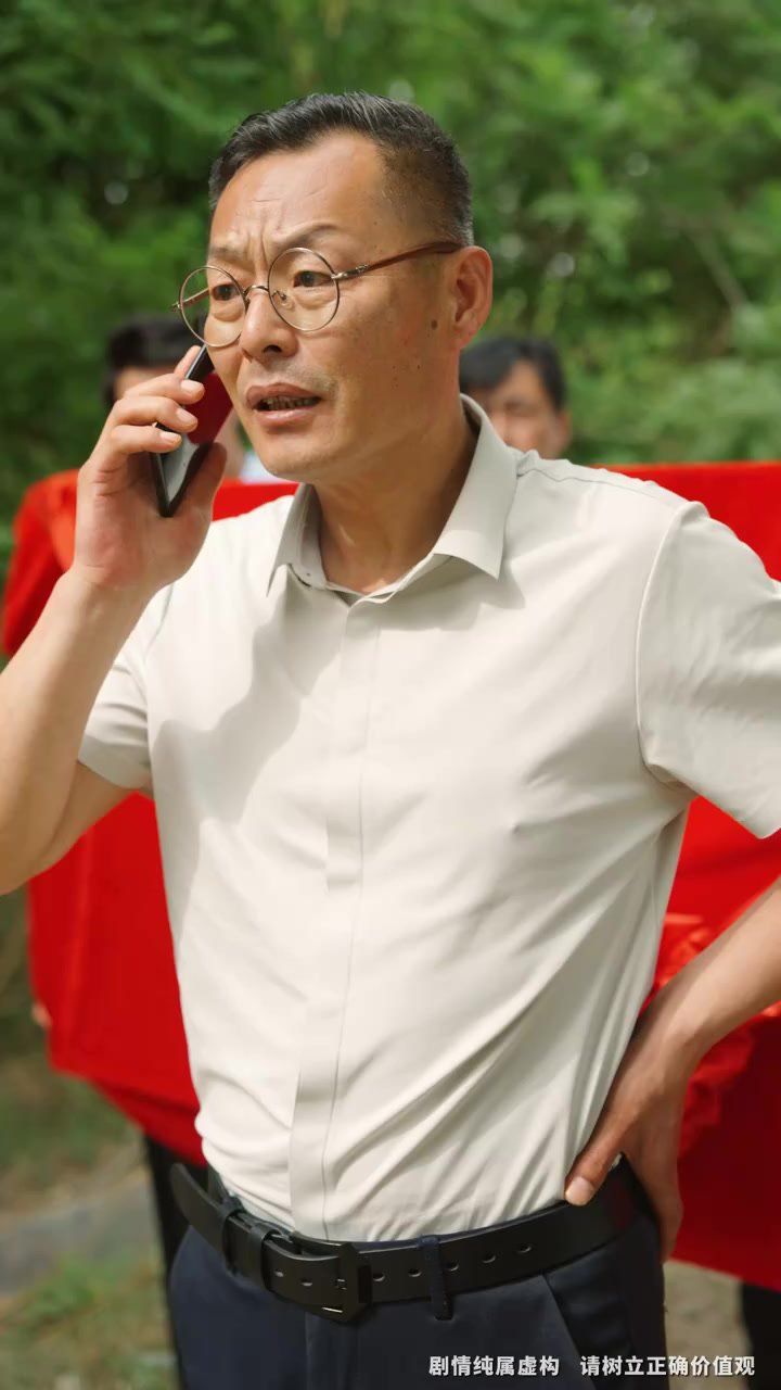 《奶奶的废品车载我进清华》海报